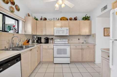 3281 Jog Park Drive, Greenacres FL - photo 19 of 69
