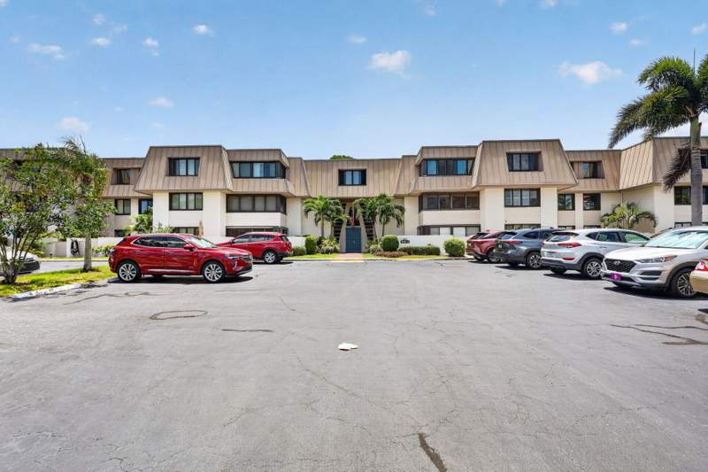 2 bedroom Condominium at 1800 SE Saint Lucie Boulevard #11-203, Conquistador Condo, Stuart — photo 3