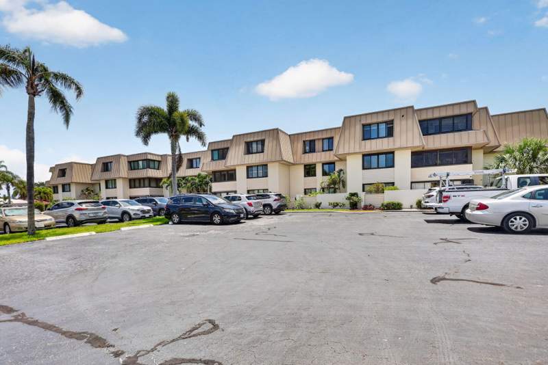 2 bedroom Condominium at 1800 SE Saint Lucie Boulevard #11-203, Conquistador Condo, Stuart — photo 4