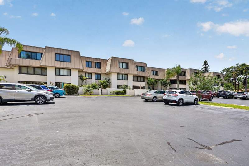 2 bedroom Condominium at 1800 SE Saint Lucie Boulevard #11-203, Conquistador Condo, Stuart — photo 5