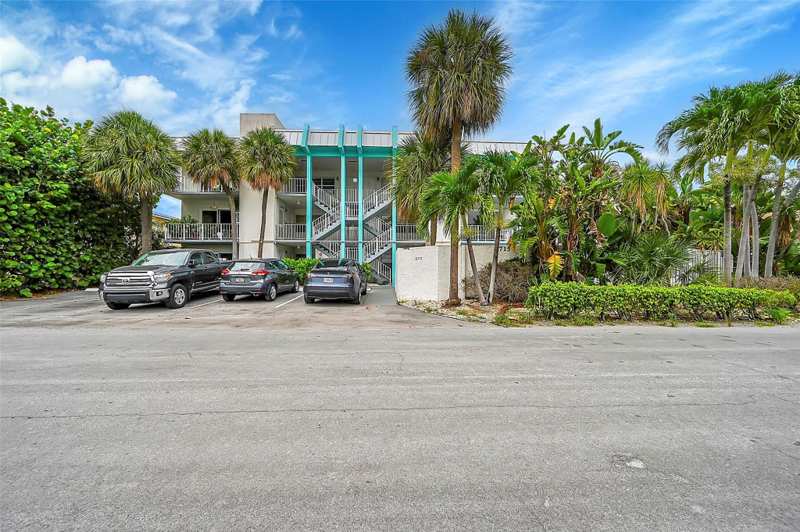 2 bedroom Condominium at 2715 NE 49th Street, Du Barry Condominium, Fort Lauderdale — photo 1