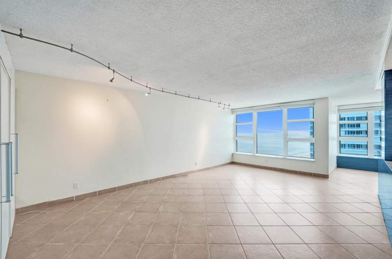 1 bedroom Condominium at 1620 S Ocean Boulevard #14-d, Ocean Colony Condo, Lauderdale-By-The-Sea — photo 2