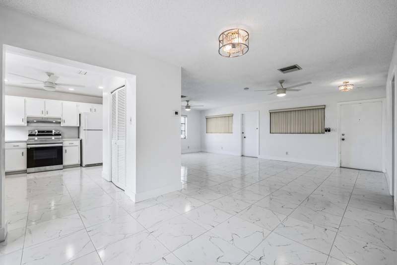 2 bedroom Condominium at 941 Crystal Lake Drive #207, Crystal Lake 941 Condo, Deerfield Beach — photo 4
