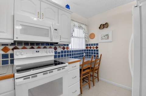 2935 SW 22nd Avenue #108, Delray Beach FL - photo 14 of 34