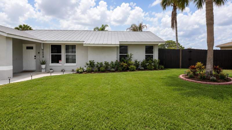 3 bedroom Single Family Residence at 2068 SE Triumph Road, South Port St Lucie Unit 15, Port St. Lucie — photo 2