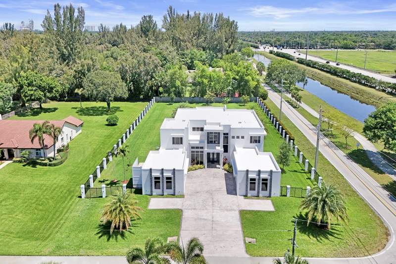 7 bedroom Single Family Residence at 11201 SW 3rd Street, Plantation Acres, Plantation — photo 4