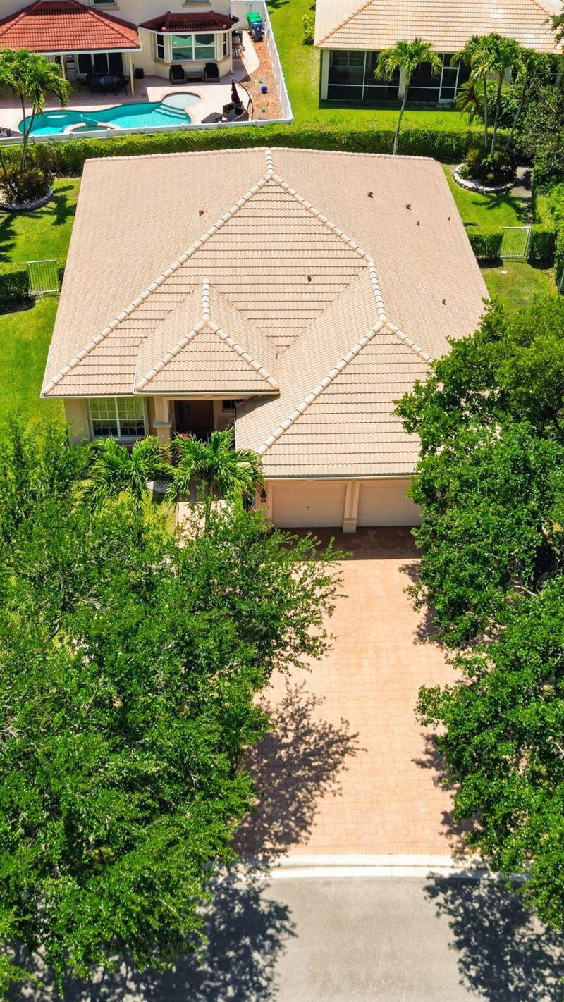4 bedroom Single Family Residence at 6018 NW 56th Circle, Coral Creek Replat No 5, Coral Springs — photo 5