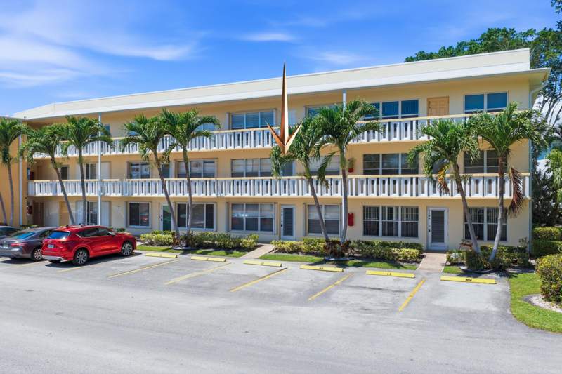 2 bedroom Condominium at 213 Wellington, Wellington Condos, West Palm Beach — photo 2