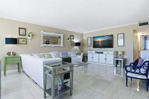 213 Wellington, West Palm Beach FL - photo 6 of 25