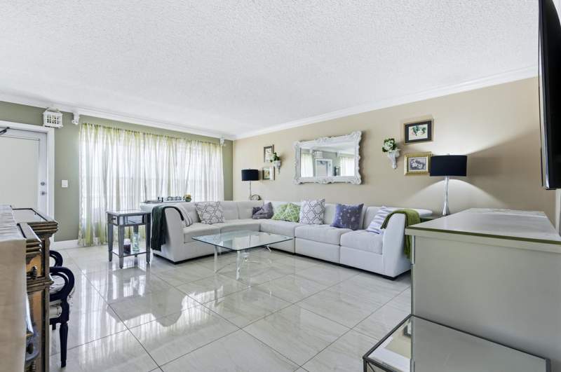 2 bedroom Condominium at 213 Wellington, Wellington Condos, West Palm Beach — photo 4