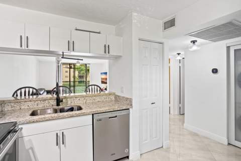 10401 W Broward Boulevard #209, Plantation FL - photo 10 of 16