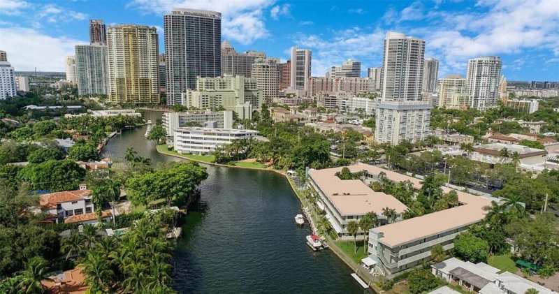 2 bedroom Condominium at 1000 SE 4th Street #209-210, Riverview Garden Apartments, Fort Lauderdale — photo 1