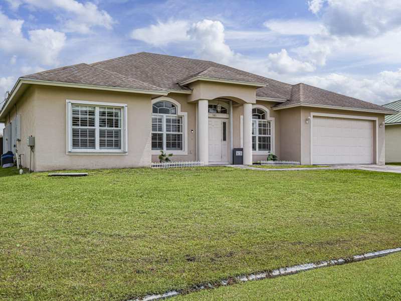 4 bedroom Single Family Residence at 581 SW Grove Avenue, Port St Lucie Section 4, Port St. Lucie — photo 1