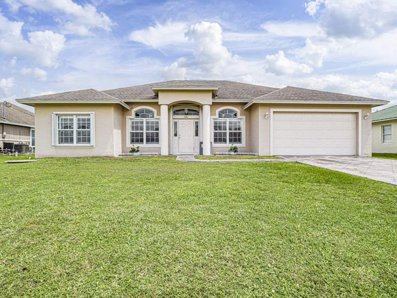 4 bedroom Single Family Residence at 581 SW Grove Avenue, Port St Lucie Section 4, Port St. Lucie — photo 3