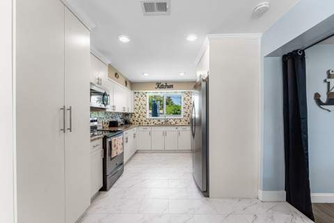 214 SE 5th Street, Dania Beach FL - photo 11 of 40