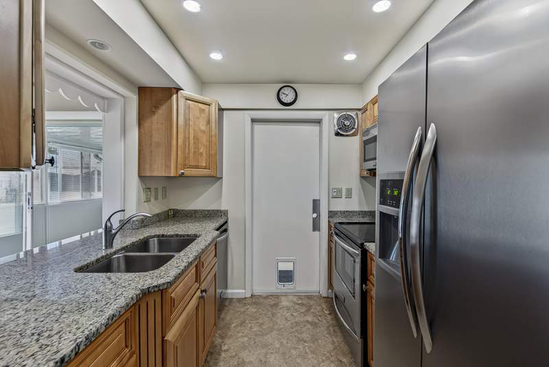 2 bedroom Single Family Residence at 2581 E Golf Boulevard, Leisureville First Sec, Pompano Beach — photo 2