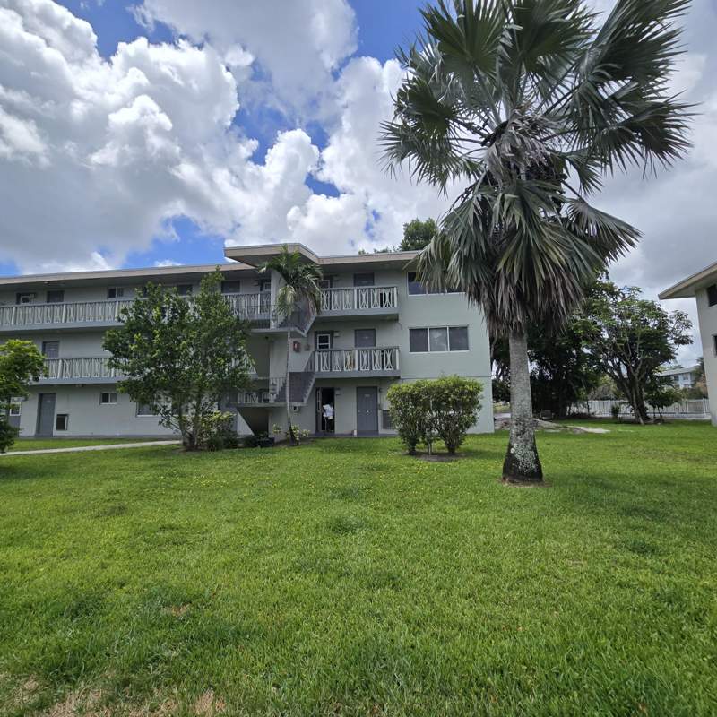 2 bedroom Condominium at 5420 NW 11th Street #202, Woodstock Lodge Condo, Plantation — photo 2