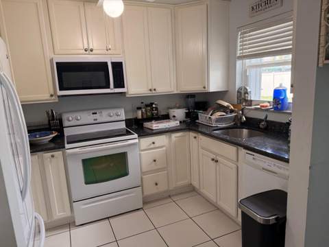 6817 Florida Drive, Lake Worth FL - photo 7 of 34