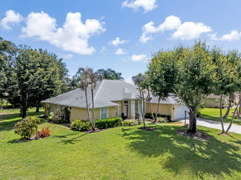 4 bedroom Single Family Residence at 2017 SE Allamanda Drive, Sandpiper Bay Community, Port St. Lucie — photo 2