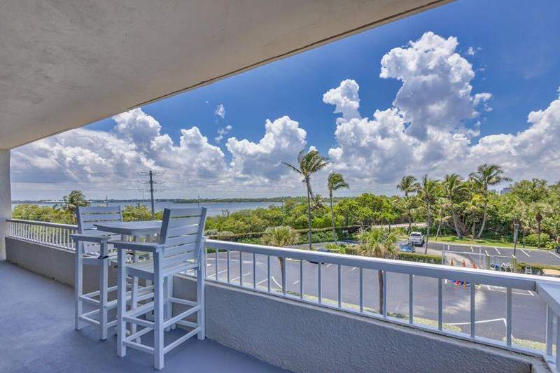 2 bedroom Condominium at 5550 N Ocean Drive #3c, Water Glades Condo, Riviera Beach — photo 2
