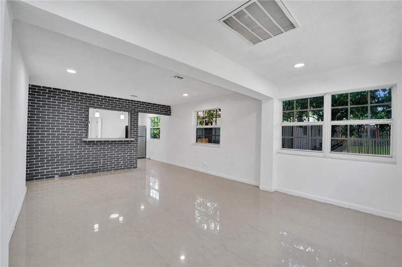4 bedroom Single Family Residence at 2422 Sherman Street, Hollywood Park, Hollywood — photo 4