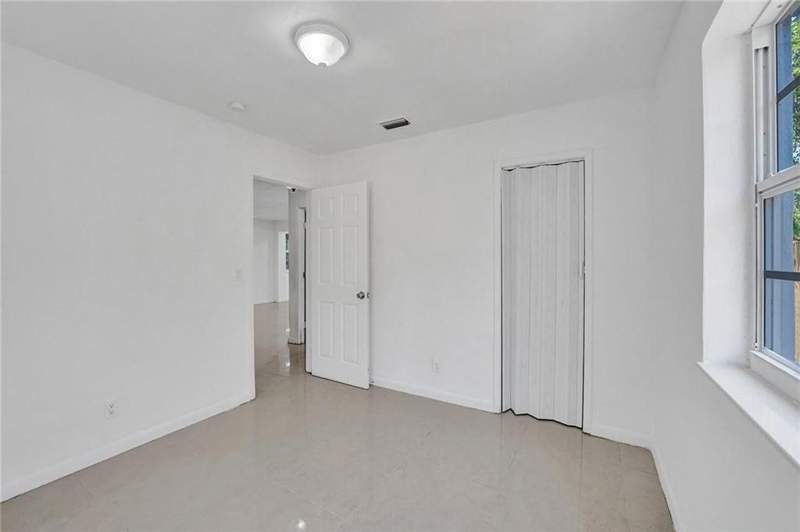 4 bedroom Single Family Residence at 2422 Sherman Street, Hollywood Park, Hollywood — photo 5