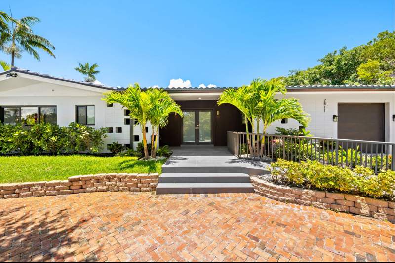 4 bedroom Single Family Residence at 2811 NE 53rd Court, Pompano Waterway Estates, Lighthouse Point — photo 2
