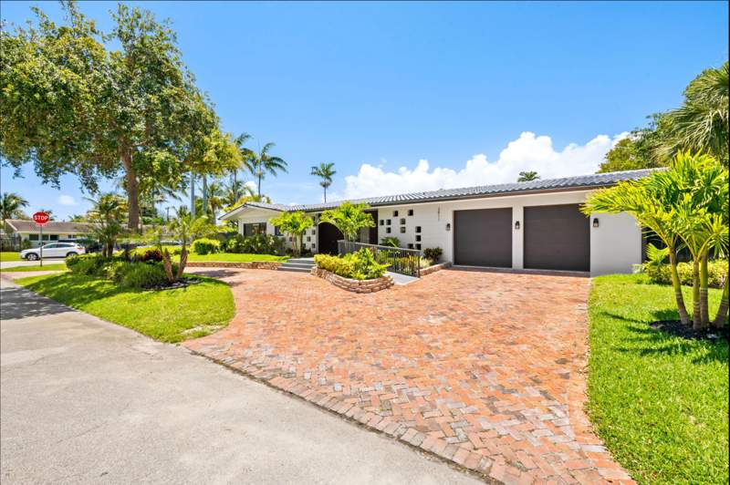 4 bedroom Single Family Residence at 2811 NE 53rd Court, Pompano Waterway Estates, Lighthouse Point — photo 3