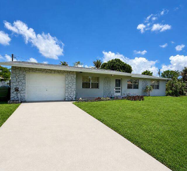 3 bedroom Single Family Residence at 717 SE Alamanda Circle, East Lake Charlotte Estates, Stuart — photo 2