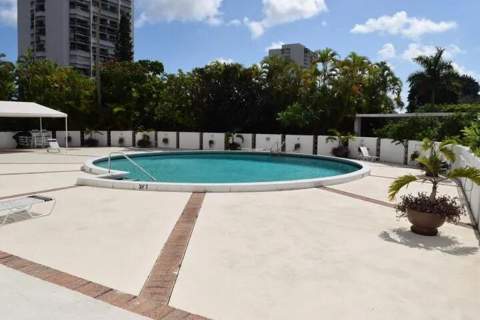2425 Presidential Way #1905, West Palm Beach FL - photo 20 of 23
