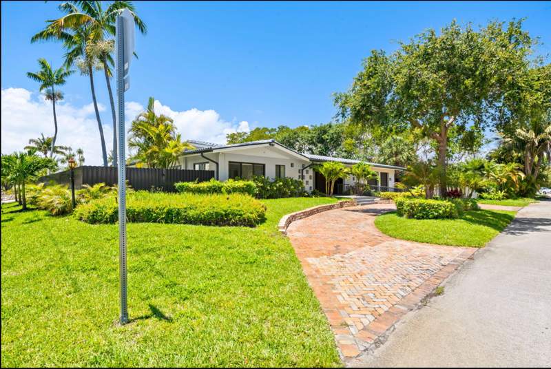 4 bedroom Single Family Residence at 2811 NE 53rd Court, Pompano Waterway Estates, Lighthouse Point — photo 4