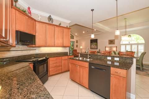 7600 Greenbrier Circle, Port St. Lucie FL - photo 10 of 75
