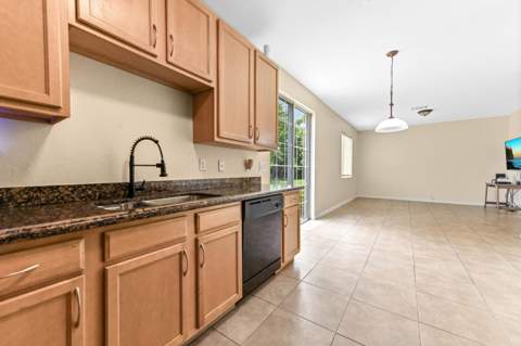6819 Osage Circle, West Palm Beach FL - photo 11 of 37