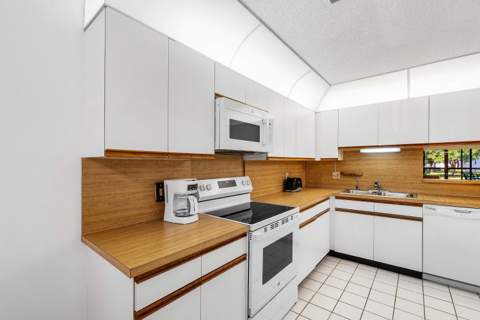 10137 Mangrove Drive #203, Boynton Beach FL - photo 9 of 64