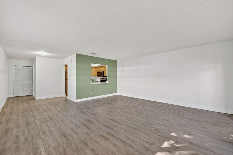 1 bedroom Condominium at 2513 S 17th Street #206, Woodlands Condominium Apartment Building 2, Fort Pierce — photo 3
