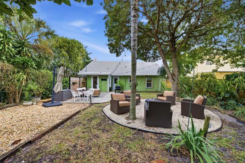 4 bedroom Single Family Residence at 117 S Palmway, Lake Worth Town Of, Lake Worth Beach — photo 1