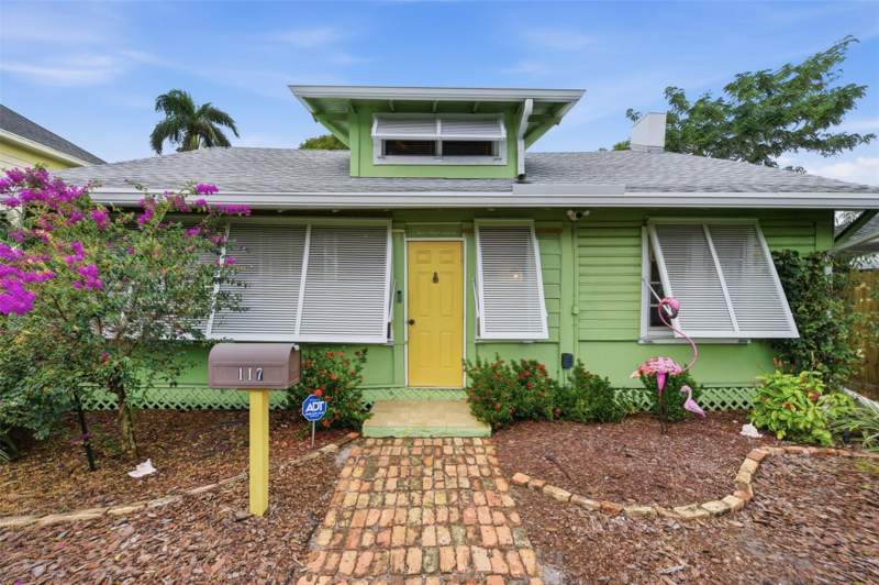 4 bedroom Single Family Residence at 117 S Palmway, Lake Worth Town Of, Lake Worth Beach — photo 2
