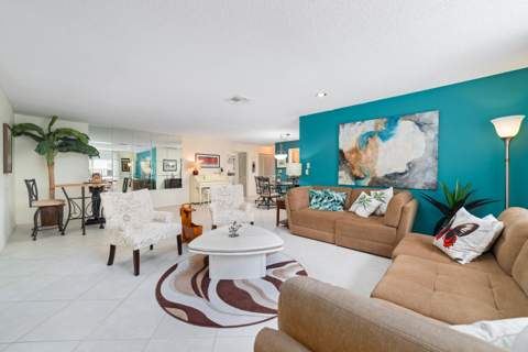 6303 Silver Moon Lane, Greenacres FL - photo 8 of 47