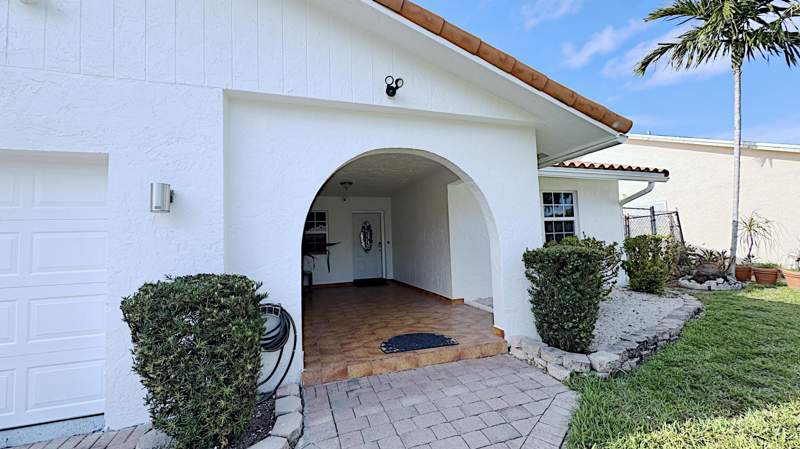 5 bedroom Single Family Residence at 411 SE 4th Street, Hollywood Center Amen Plat, Dania Beach — photo 4
