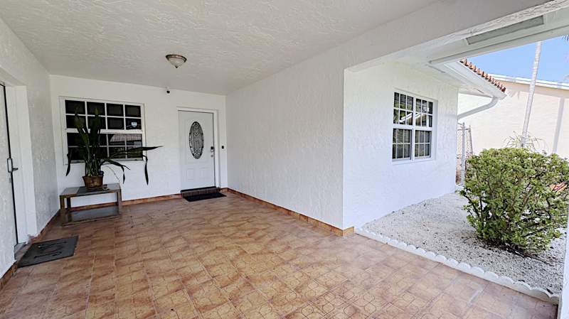 5 bedroom Single Family Residence at 411 SE 4th Street, Hollywood Center Amen Plat, Dania Beach — photo 5