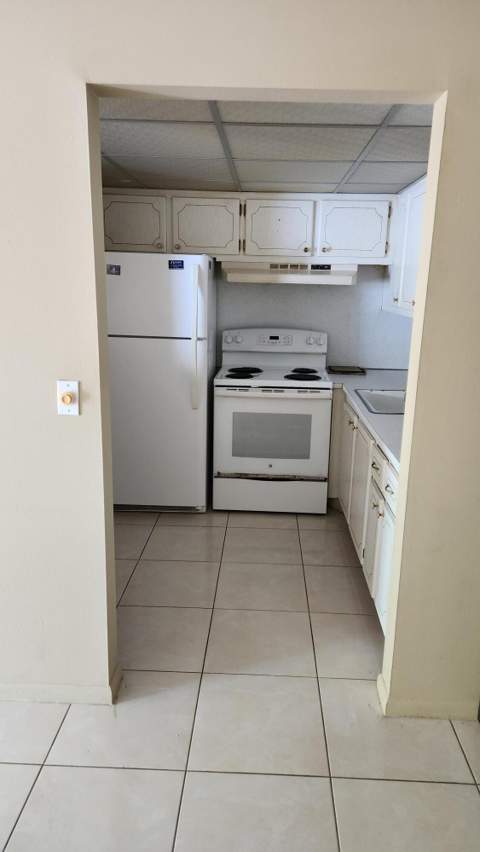 102 Andover D, West Palm Beach FL - photo 11 of 15