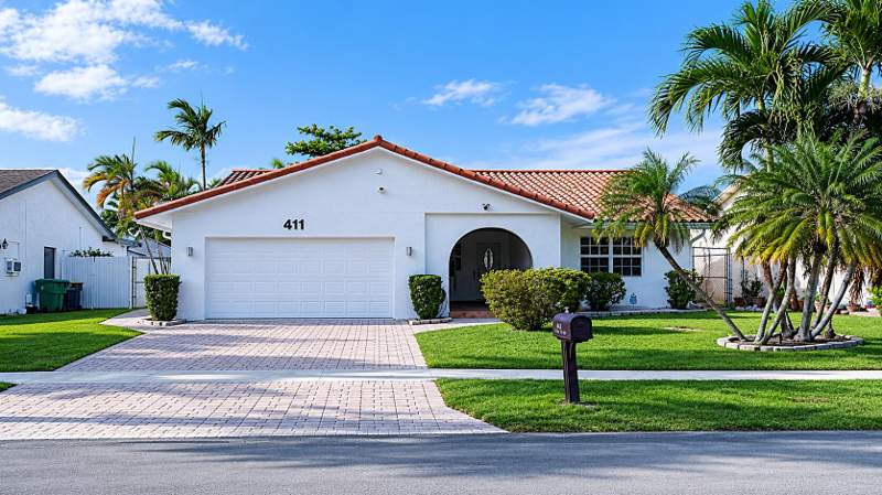 5 bedroom Single Family Residence at 411 SE 4th Street, Hollywood Center Amen Plat, Dania Beach — photo 3