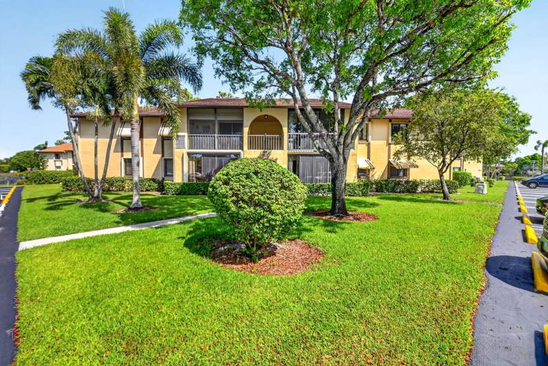 2 bedroom Condominium at 207 Pine Hov Circle #D2, Pine Ridge South II Condo, Greenacres — photo 2