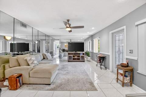 207 Pine Hov Circle #D2, Greenacres FL - photo 13 of 36