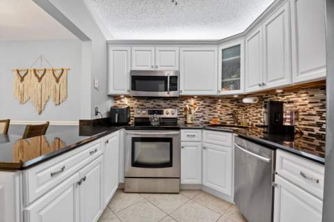 207 Pine Hov Circle #D2, Greenacres FL - photo 14 of 36