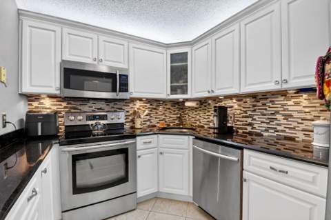 207 Pine Hov Circle #D2, Greenacres FL - photo 15 of 36