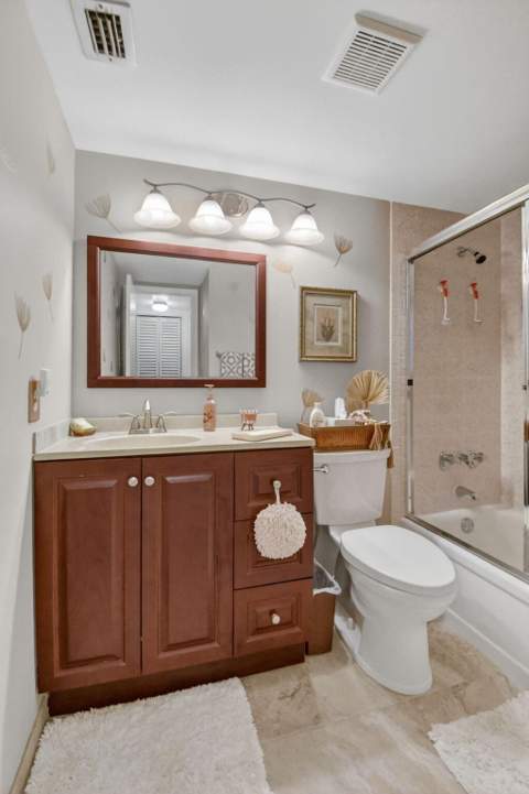 207 Pine Hov Circle #D2, Greenacres FL - photo 18 of 36