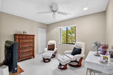 207 Pine Hov Circle #D2, Greenacres FL - photo 19 of 36