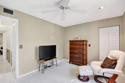 207 Pine Hov Circle #D2, Greenacres FL - photo 20 of 36