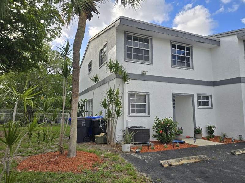 3 bedroom Townhouse at 7900 SW 7th Place, Lauderdale North Park Sec 5, North Lauderdale — photo 2